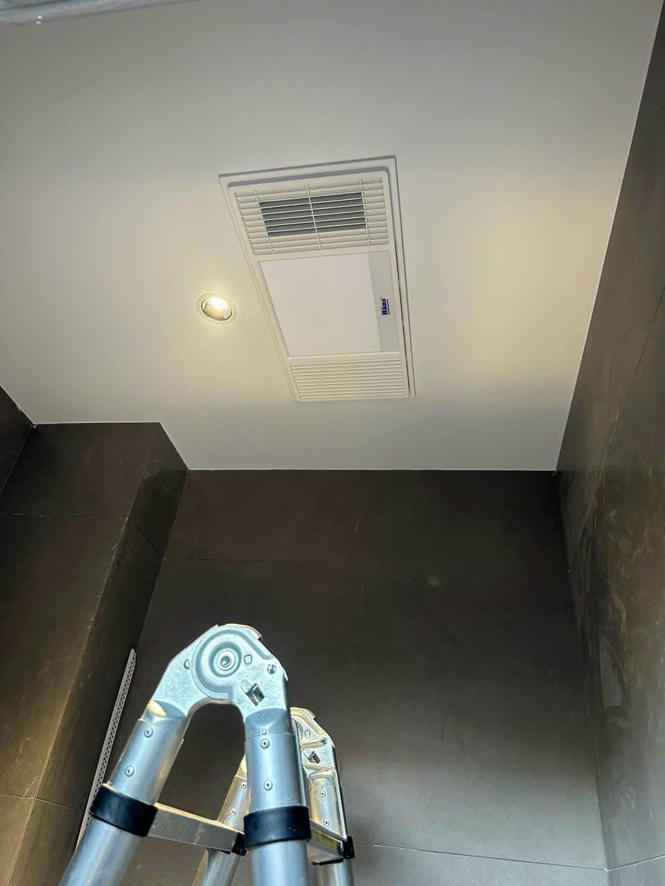 quạt sưởi âm trần hans ha2